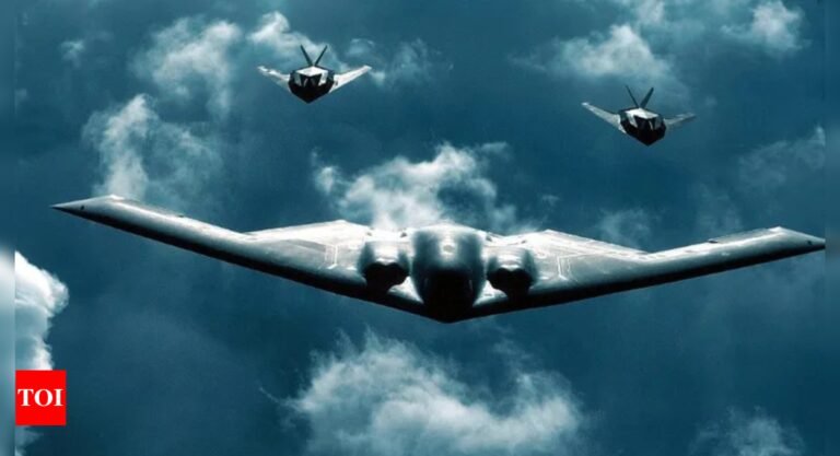 US B-2 Bombers Strike Houthi Weapons Sites in Yemen